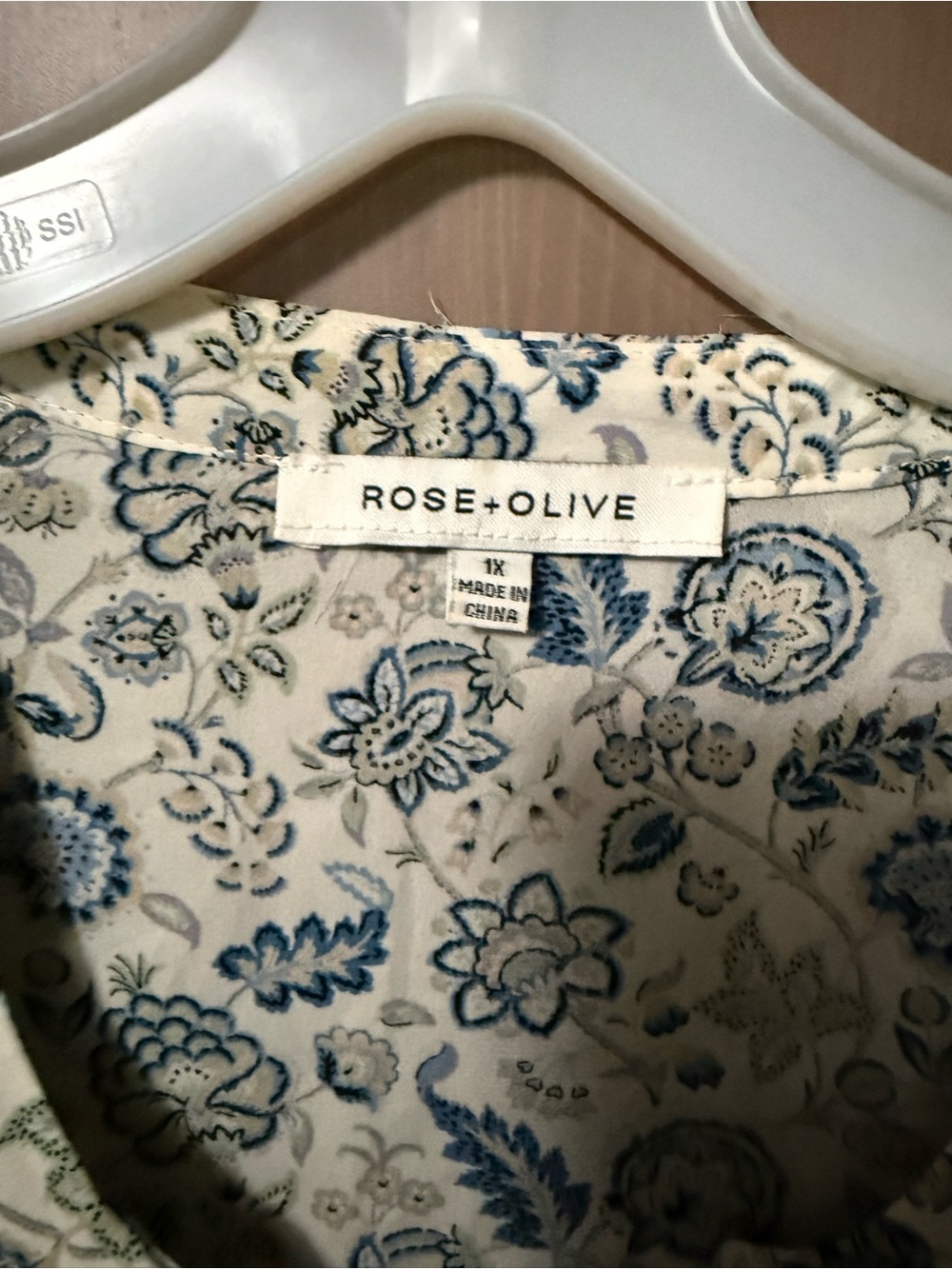 Rose & Olive Cream and Blue Floral Short Sleeve Button-Front Shirt - Picture 3 of 4